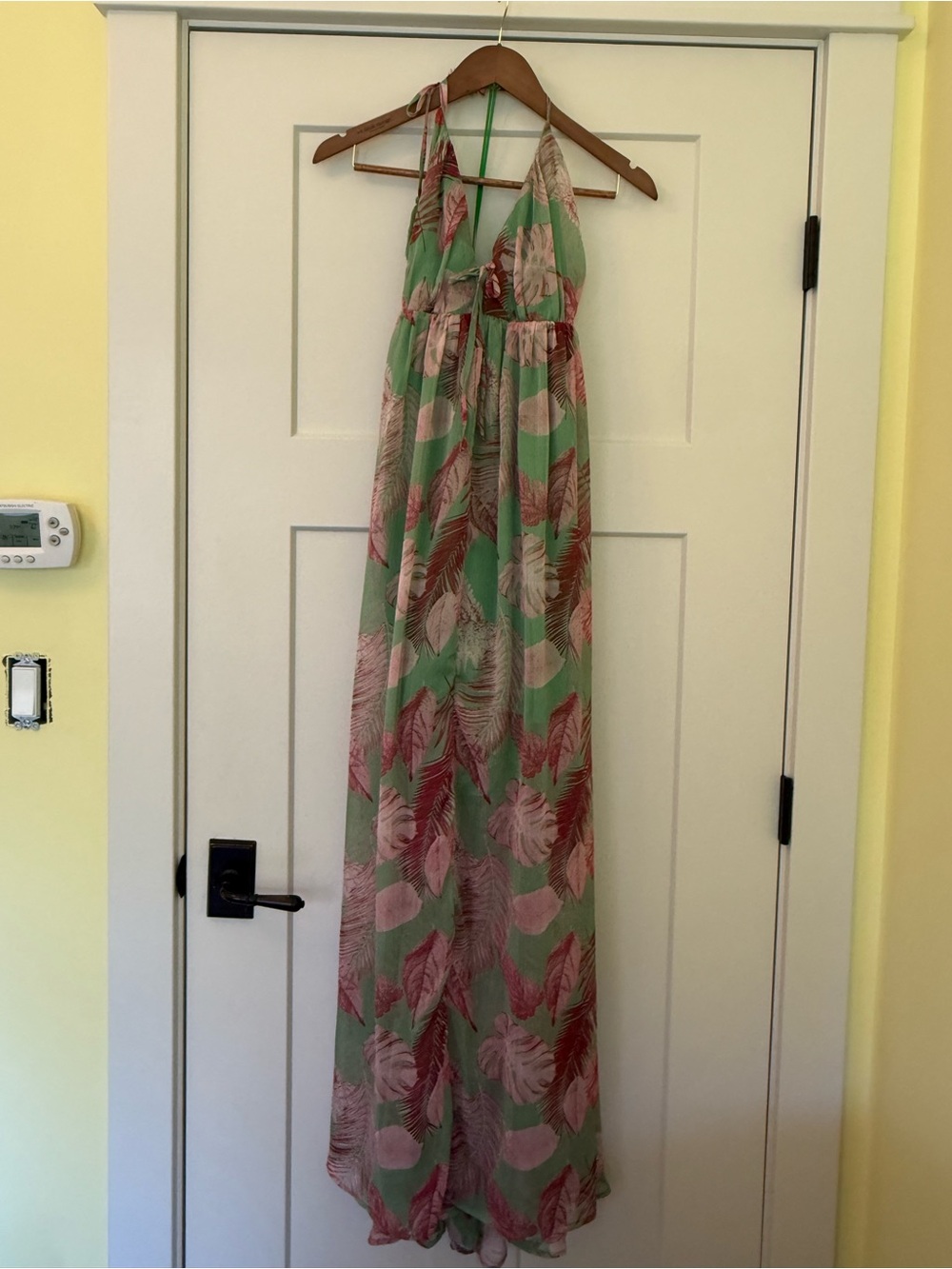 Aakaa Green & Pink Tropical Leaf
Halter Maxi Dress  Size Large
